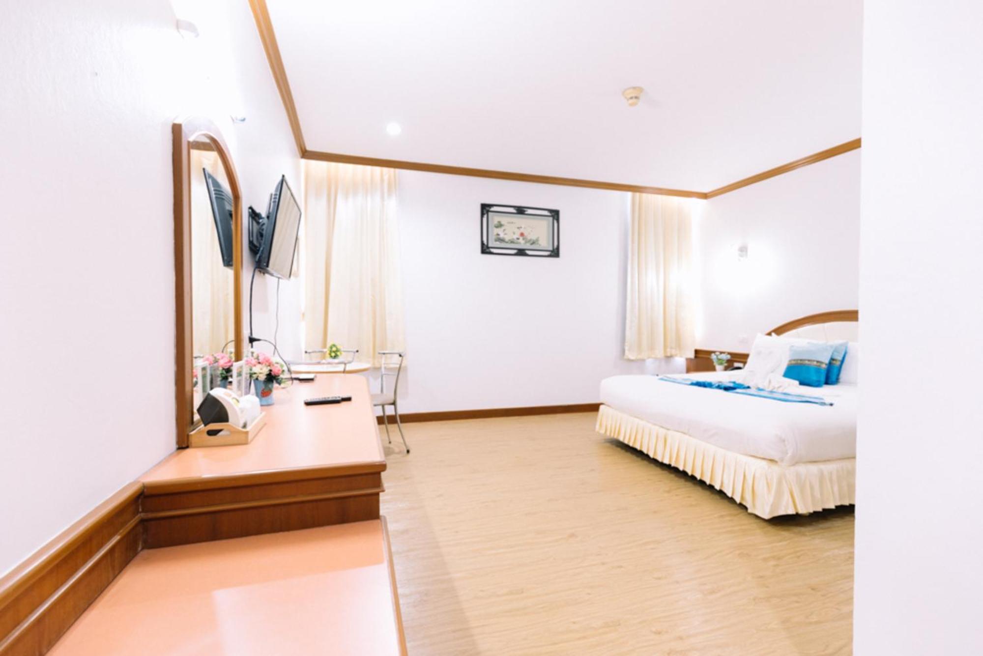 Chumphon Gardens Hotel Exterior photo