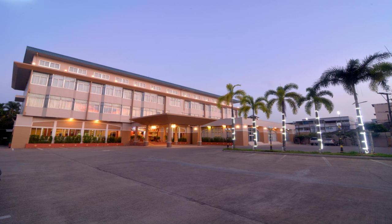 Chumphon Gardens Hotel Exterior photo
